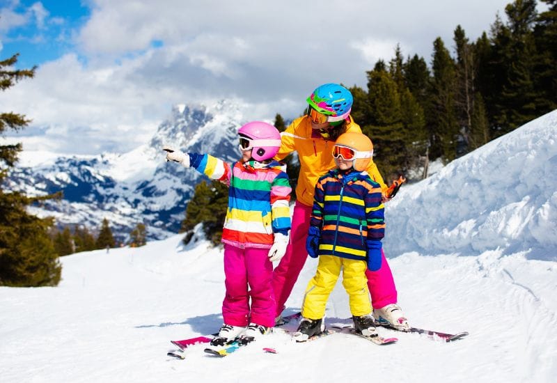 clases de baby esquí con su profesor en sierra nevada